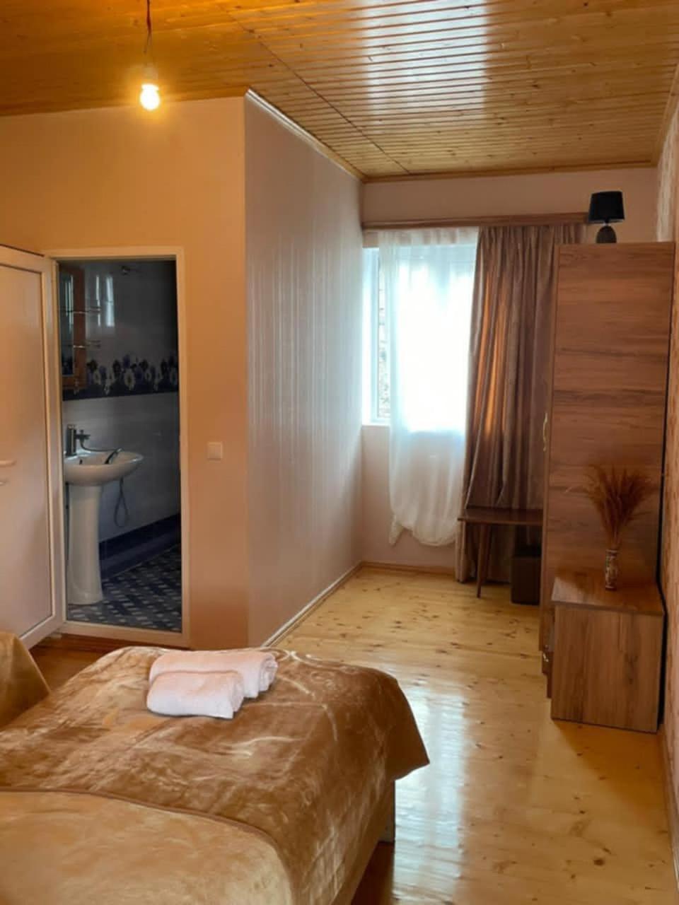 Guest House Nene Mestia Exteriör bild